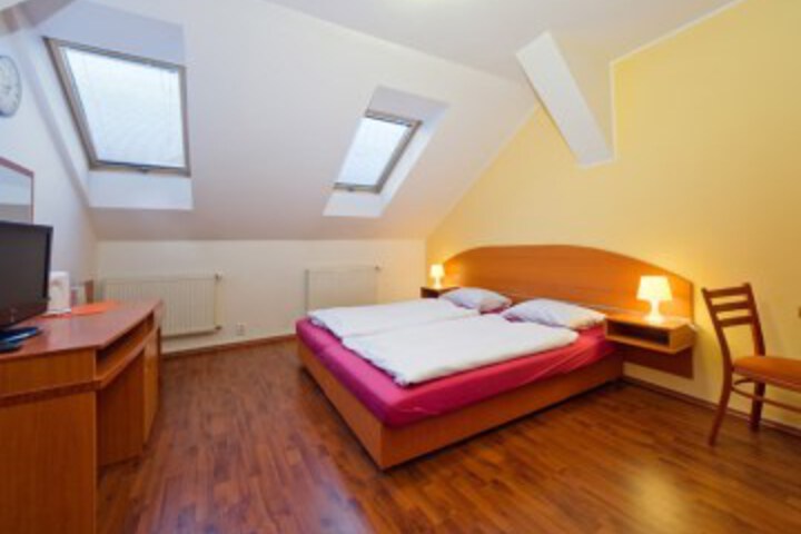 Room 5 of 6