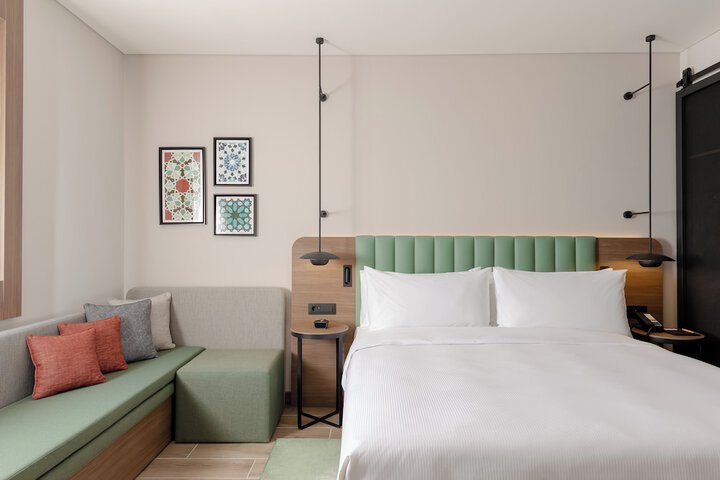 Room 35 of 118