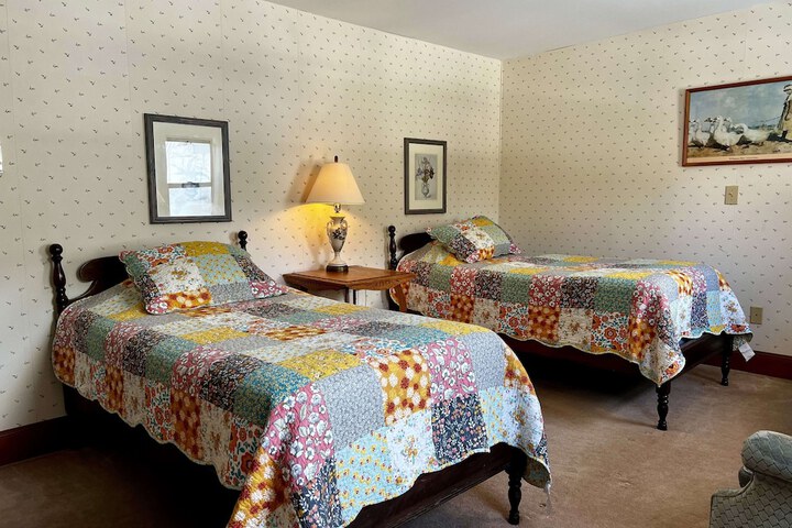 Room 9 of 72