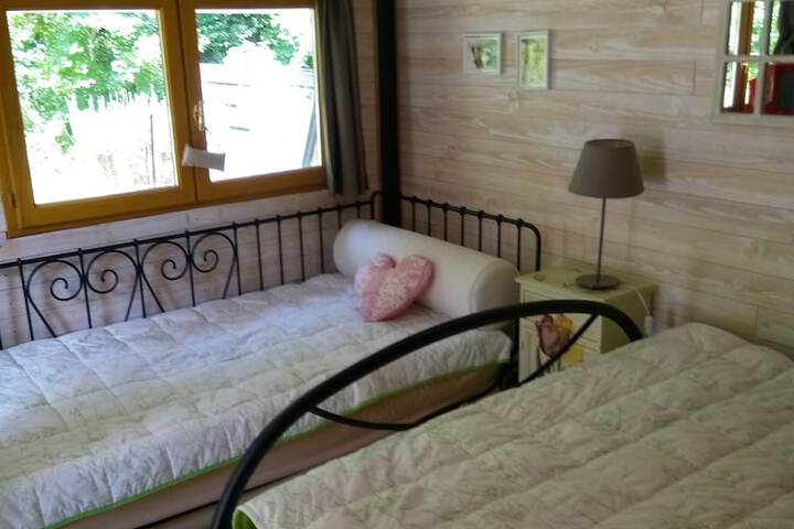 Room 6 of 12