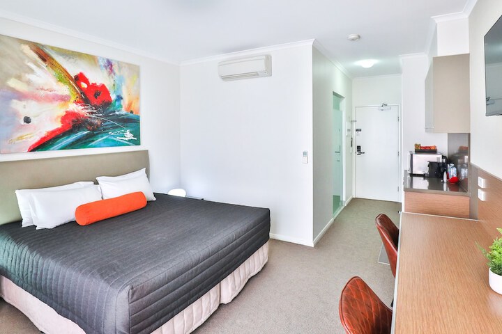 Room 12 of 38