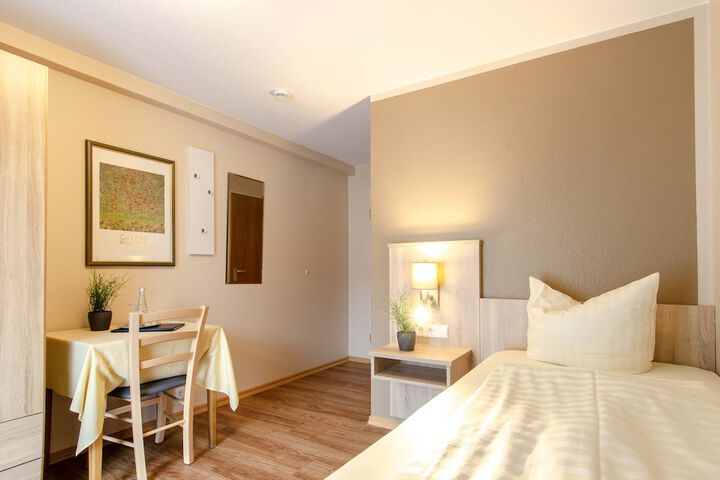 Room 7 of 33
