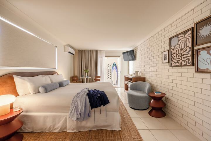 Room 10 of 18