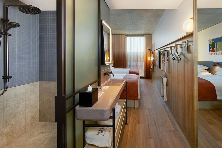 Room 35 of 78
