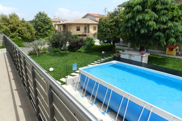 Pool 10 of 17