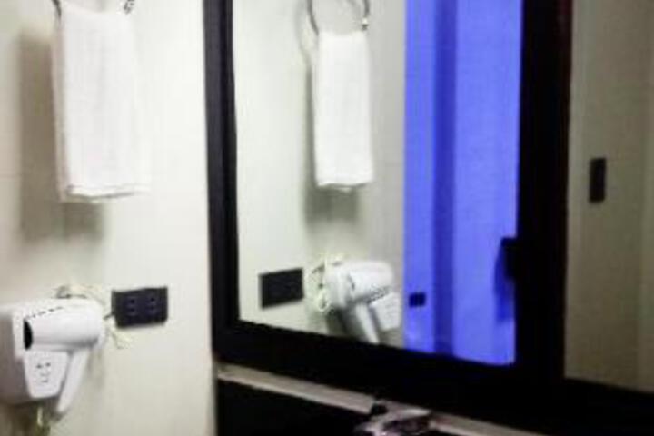 Room 13 of 19