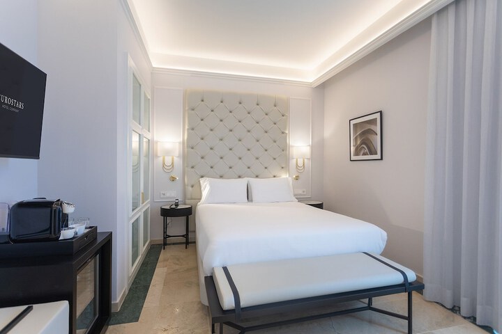 Room 15 of 31