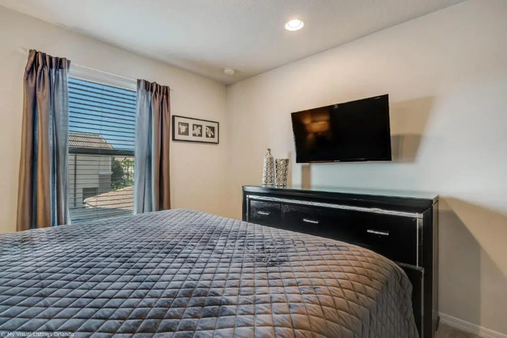 Room 2 of 7