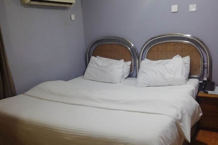 Room 11 of 35