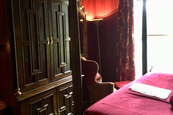 Room 47 of 176