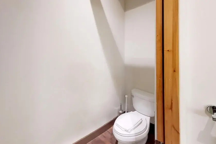 Room 6 of 14