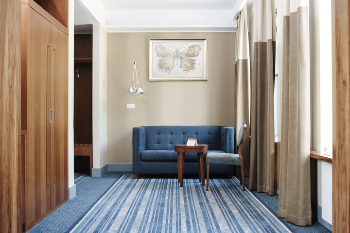 Room 32 of 89
