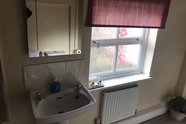 Room 10 of 80