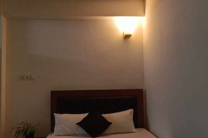 Room 5 of 11
