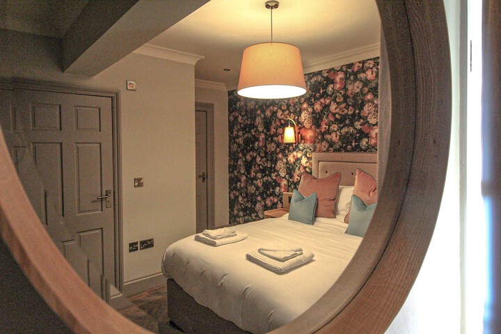 Room 18 of 136
