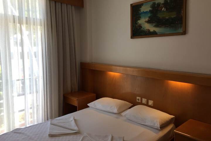 Room 5 of 8
