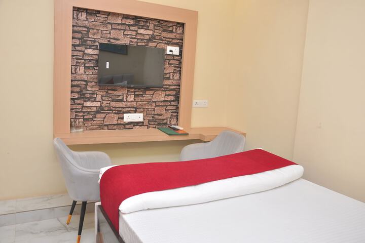 Room 8 of 26