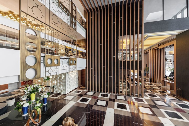 Entrance & Lobby