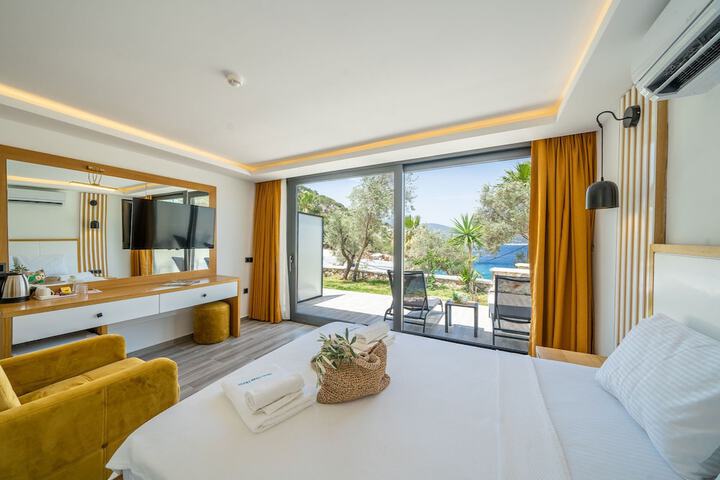Room 2 of 104