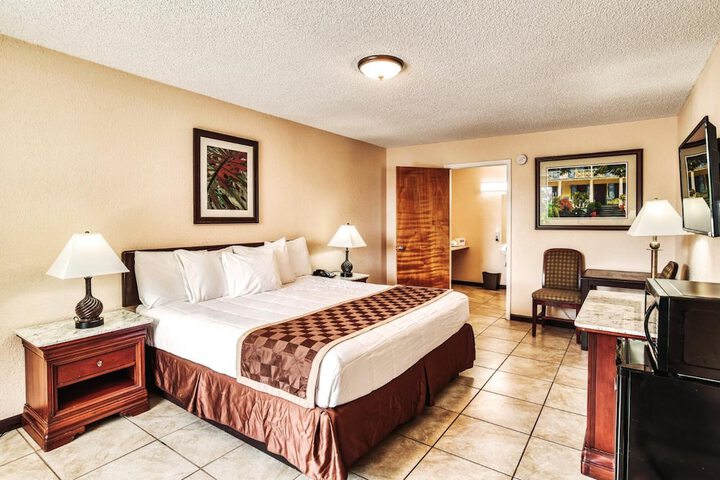 Room 21 of 37