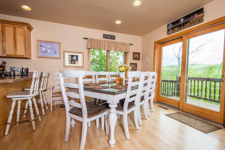 WAVES N MOGULS FIVE BEDROOM HOLIDAY HOM in Oakland, MD