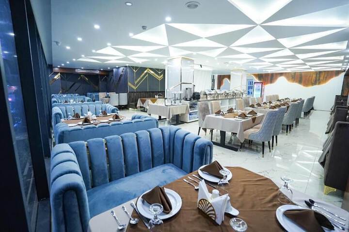 Dining 68 of 77