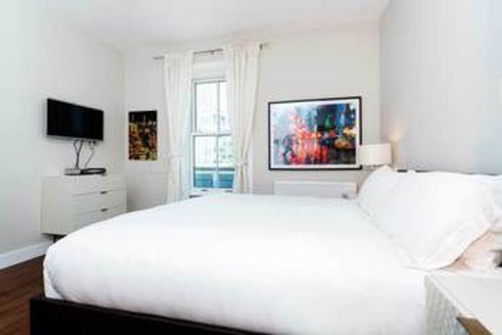 Room 6 of 11