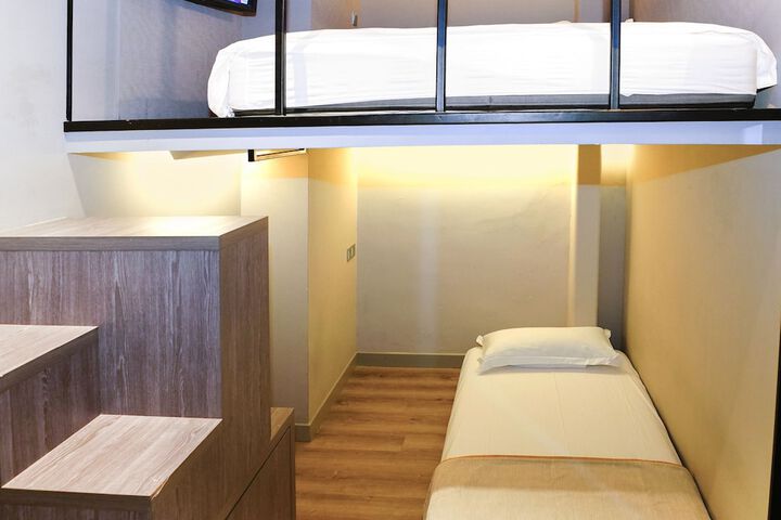 Room 40 of 85