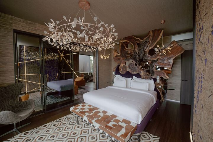 Room 7 of 205