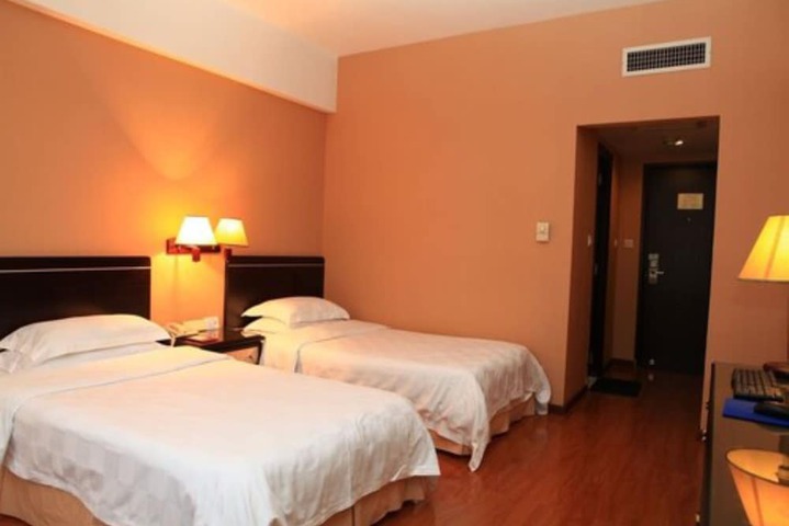 Room 10 of 22