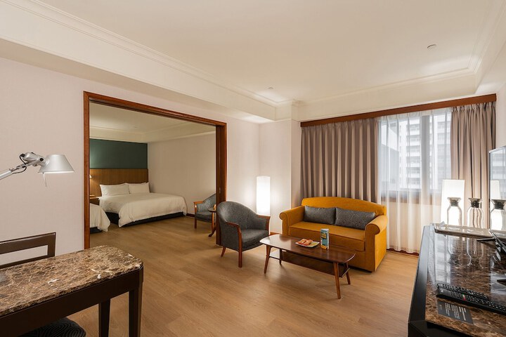 Room 10 of 64