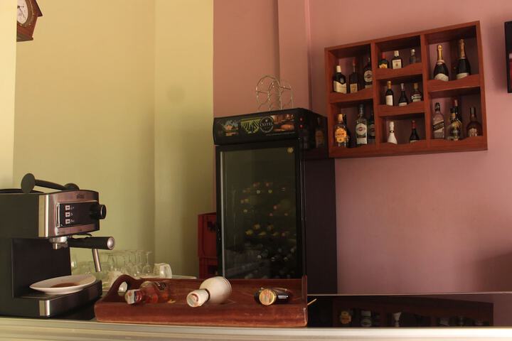 Lounge 24 of 28
