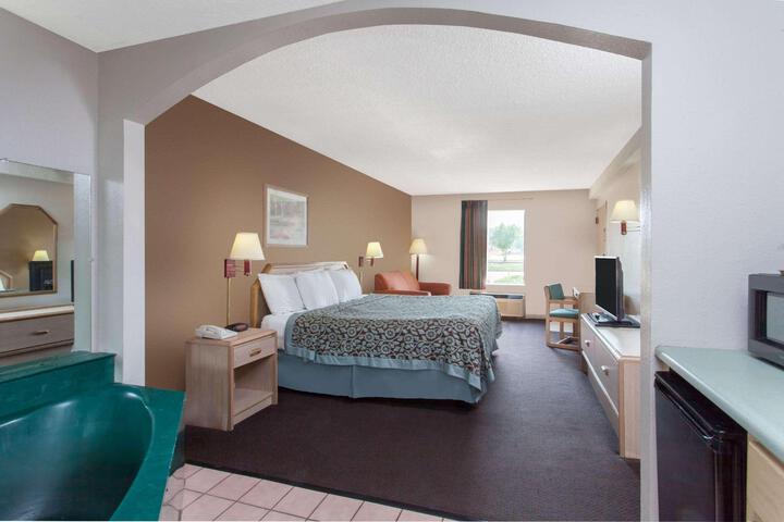 1 King Bed (5 of 5)