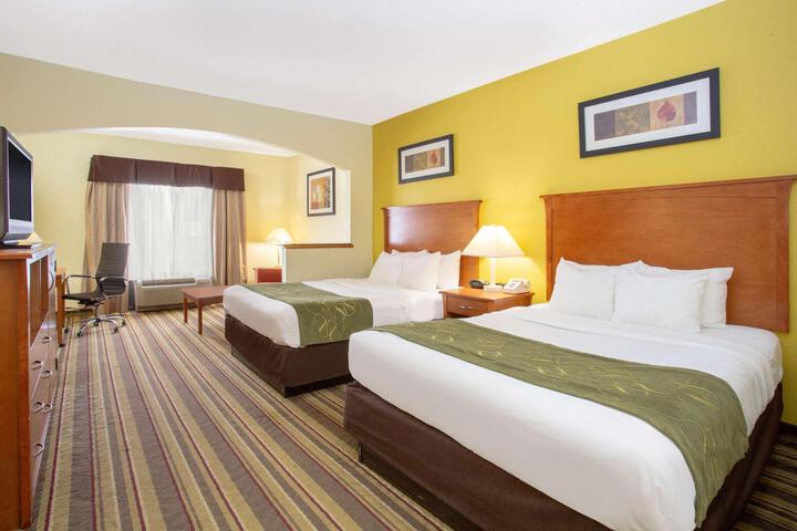 2 Double Beds (7 of 7)