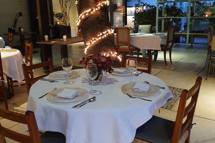 Dining 17 of 46