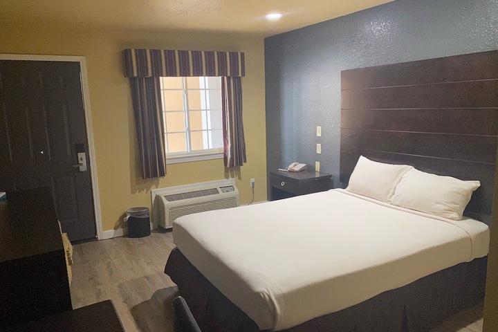 Room 9 of 23