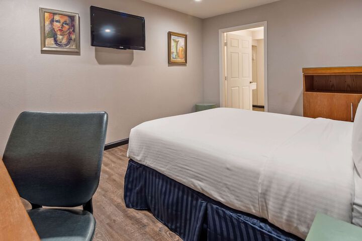 Room 32 of 50
