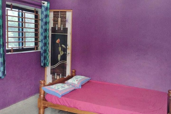 Room 6 of 9