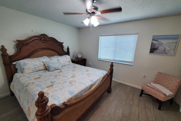 Room 2 of 33