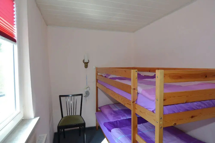 Room 2 of 10