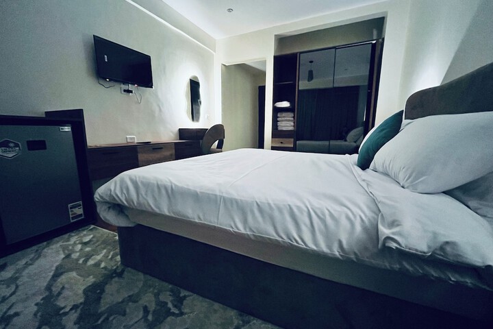 Room 33 of 53