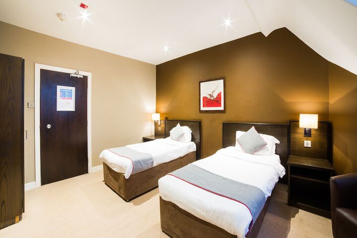 Room 9 of 36