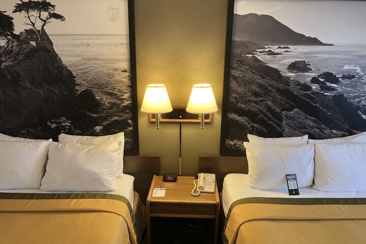 Room 3 of 76