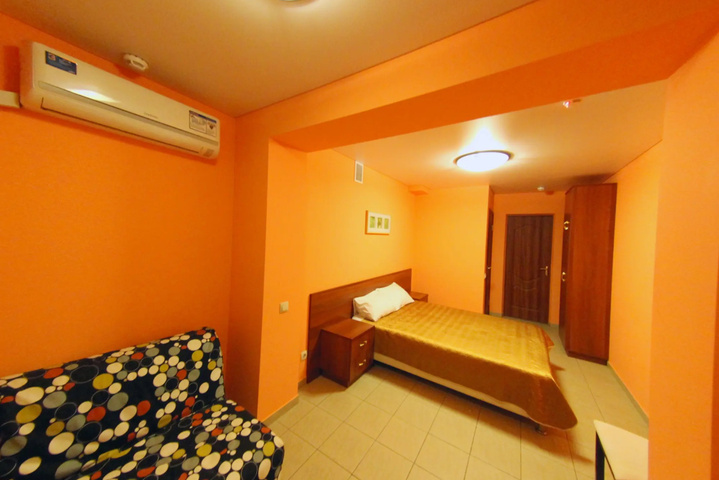 Room 4 of 11