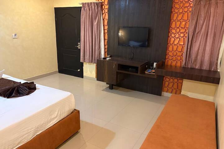 Room 3 of 20