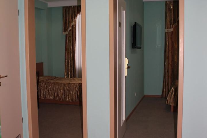 Room 7 of 108