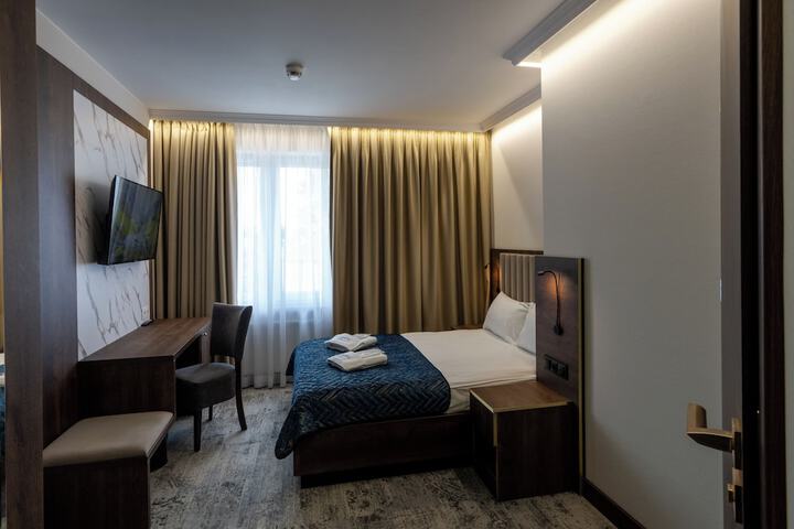 Room 17 of 28