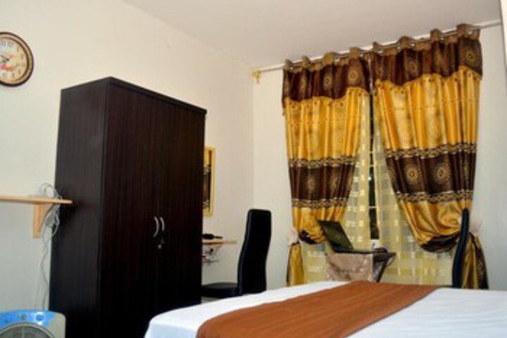 Room 6 of 24