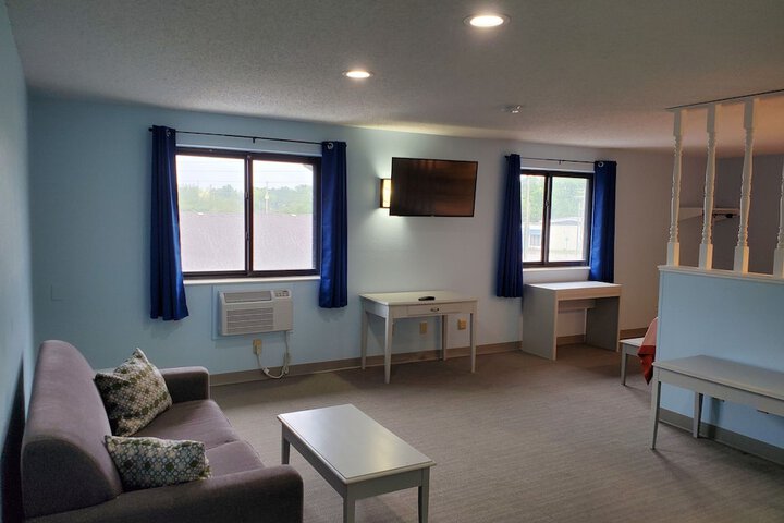 Double Accessible Queen Size Bed (6 of 17)