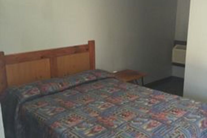 Room 18 of 37